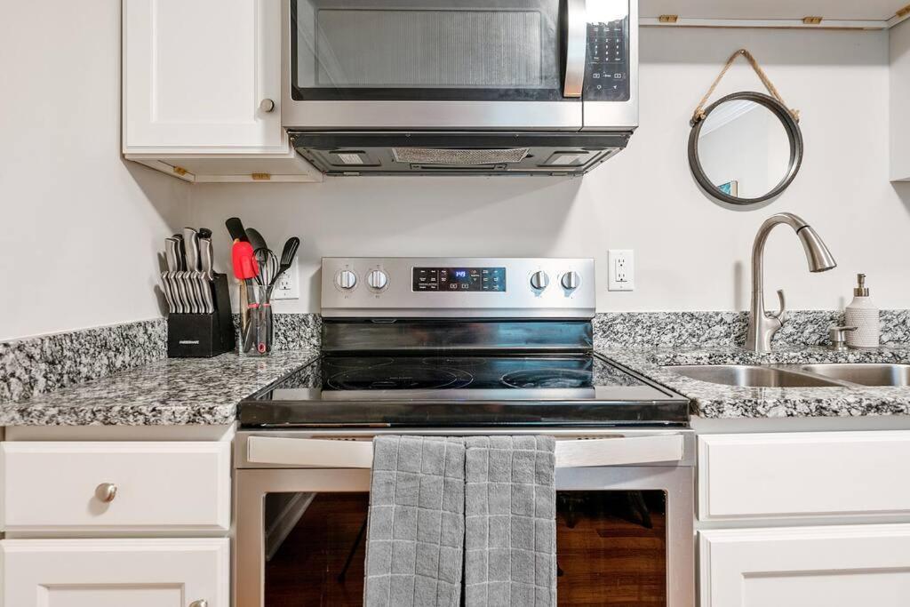 Appartamento * Lux Modern Retreat * Downtown * King Beds * Durham Esterno foto